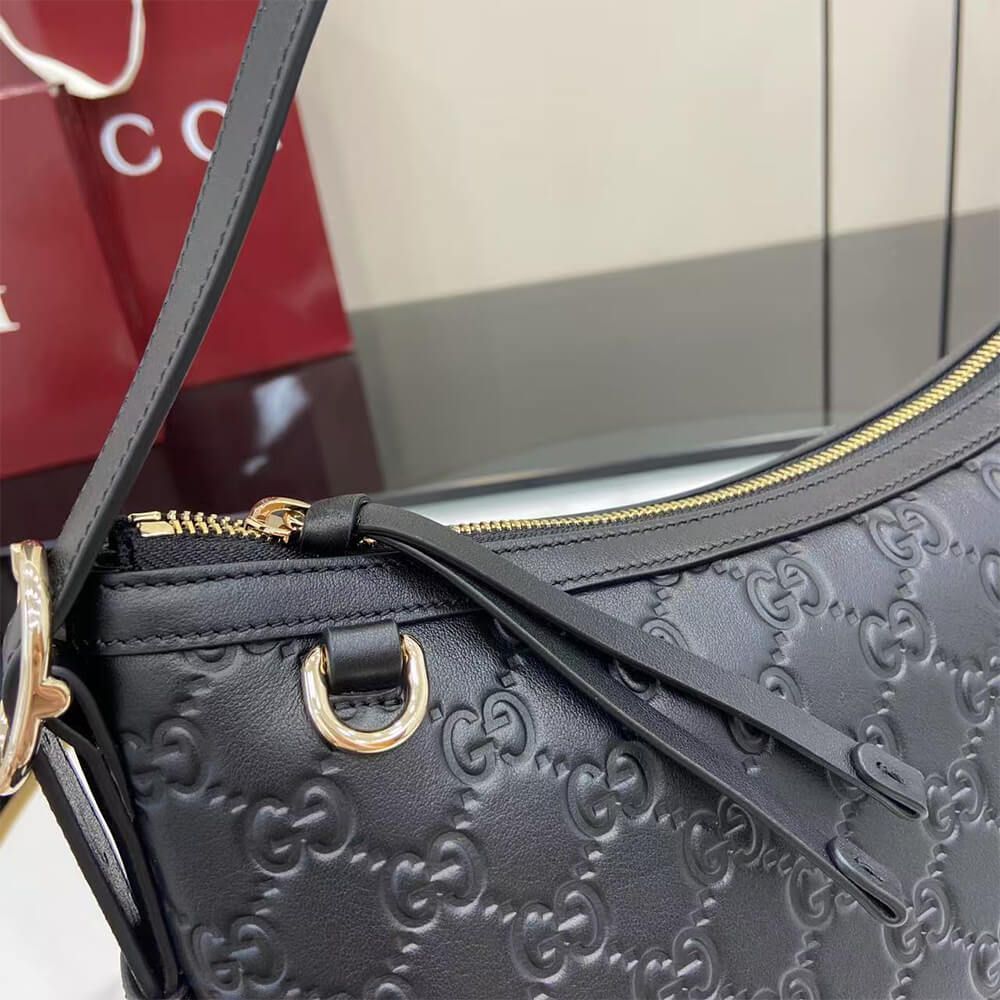 GG Emblem medium shoulder bag